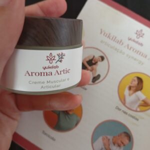 This topical cream combines wintergreen (Gaultheria) and peppermint (Mentha piperita), creating a powerful synergy. Wintergreen contains over 95% methyl salicylate—the same compound found in aspirin—known for its strong anti-inflammatory and pain-relieving properties. Ideal for athletes, this blend provides fast relief from aches, tendonitis, and various joint and muscle pains.